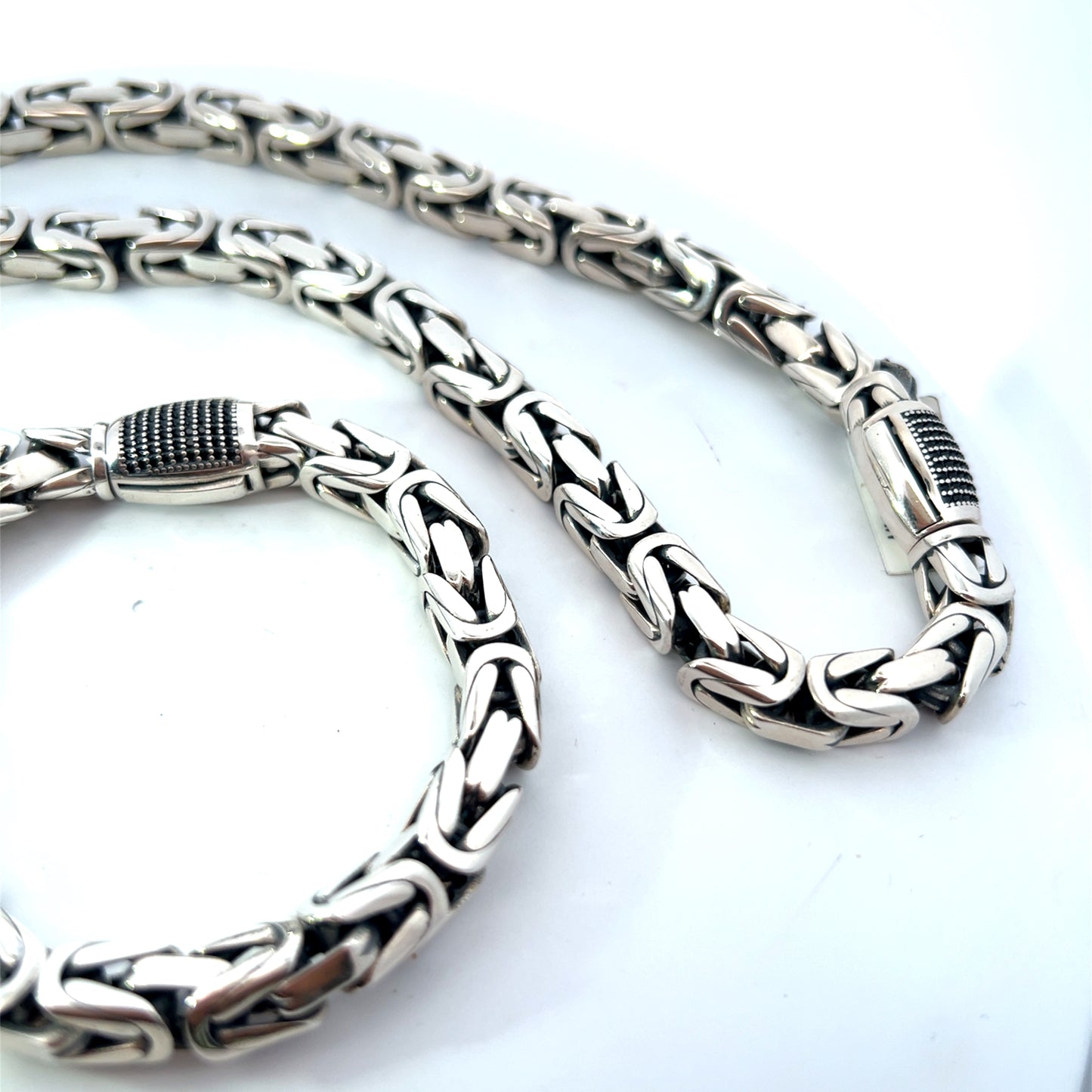 Chains - 925 Silver with black stones on the clasp