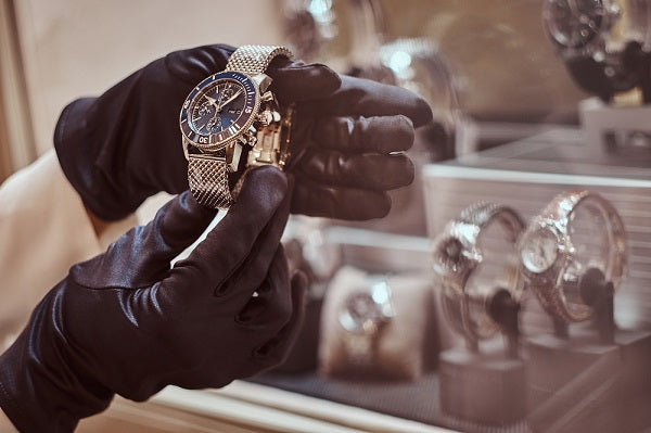 A Practical Guide to Finding a Watch Battery Replacement Service